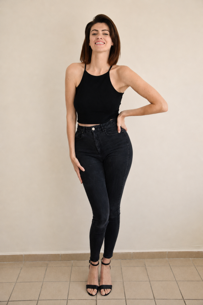 Marine DEBUT photographiée en pied pour ses polas de mannequin